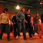 Vi lr er dansa Linedance till farten av modern countrymusik. En kraftfull musikanlggning lyfter taket om det behvs. En enormt rolig och uppskattad aktivitet, dr alla kan vara med.